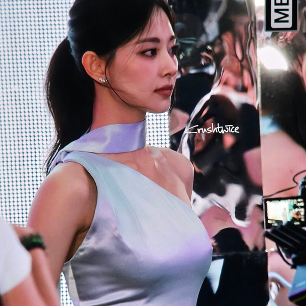 Behind-the-scenes cut of Tzuyu (TWICE)