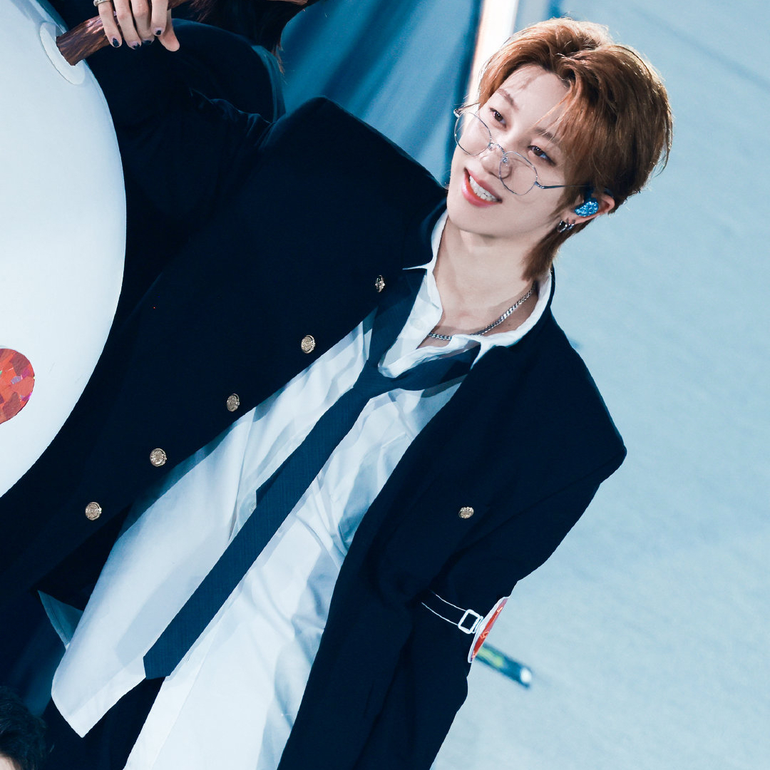 Behind-the-scenes cut of The 8 (SEVENTEEN)