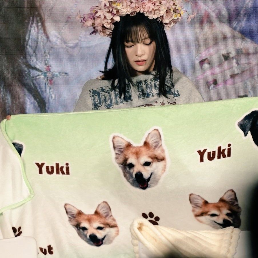 Behind-the-scenes cut of Jeongyeon (TWICE)