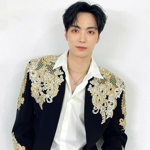 Behind-the-scenes cut of Kim Jonghyeon