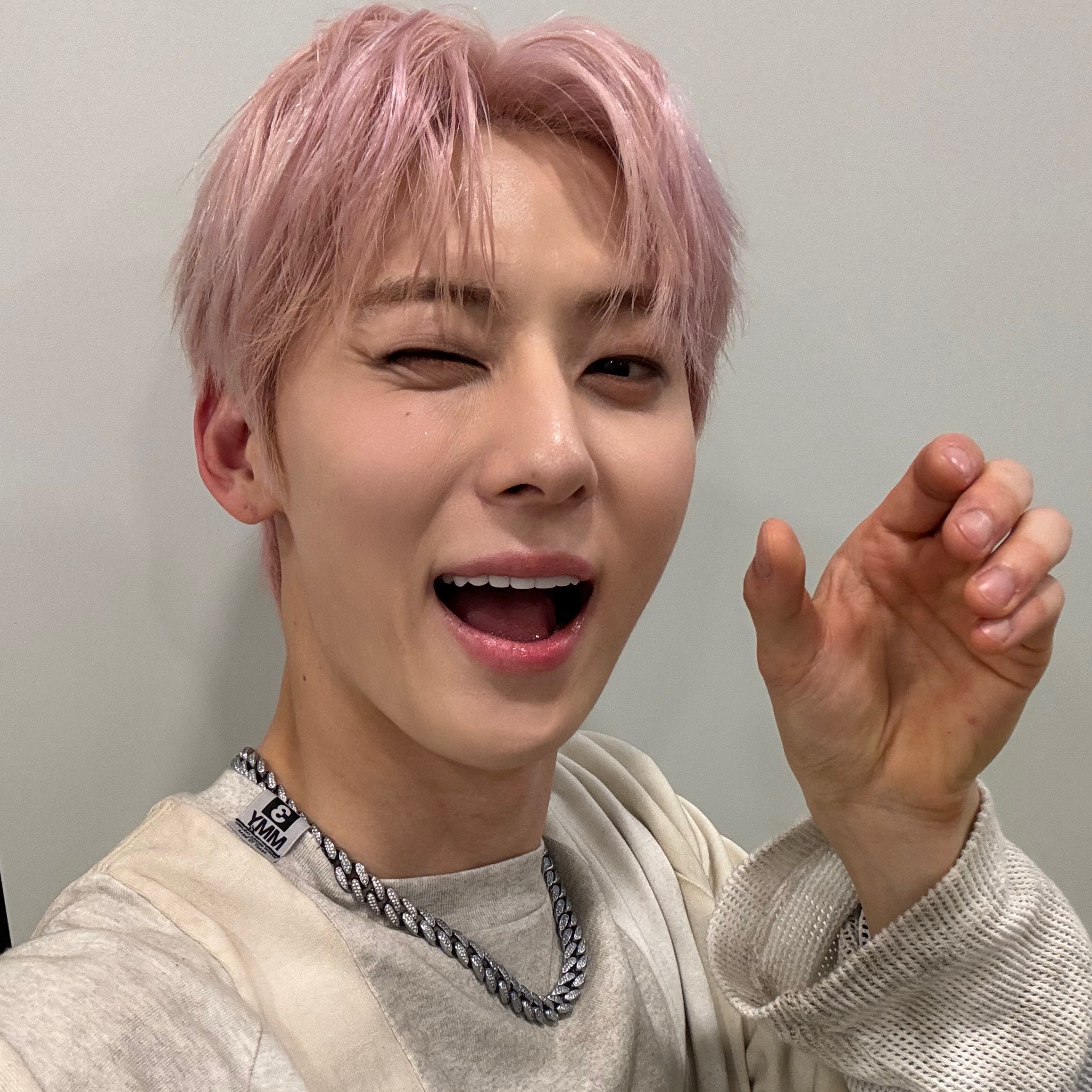 Behind-the-scenes cut of Hwang Minhyun