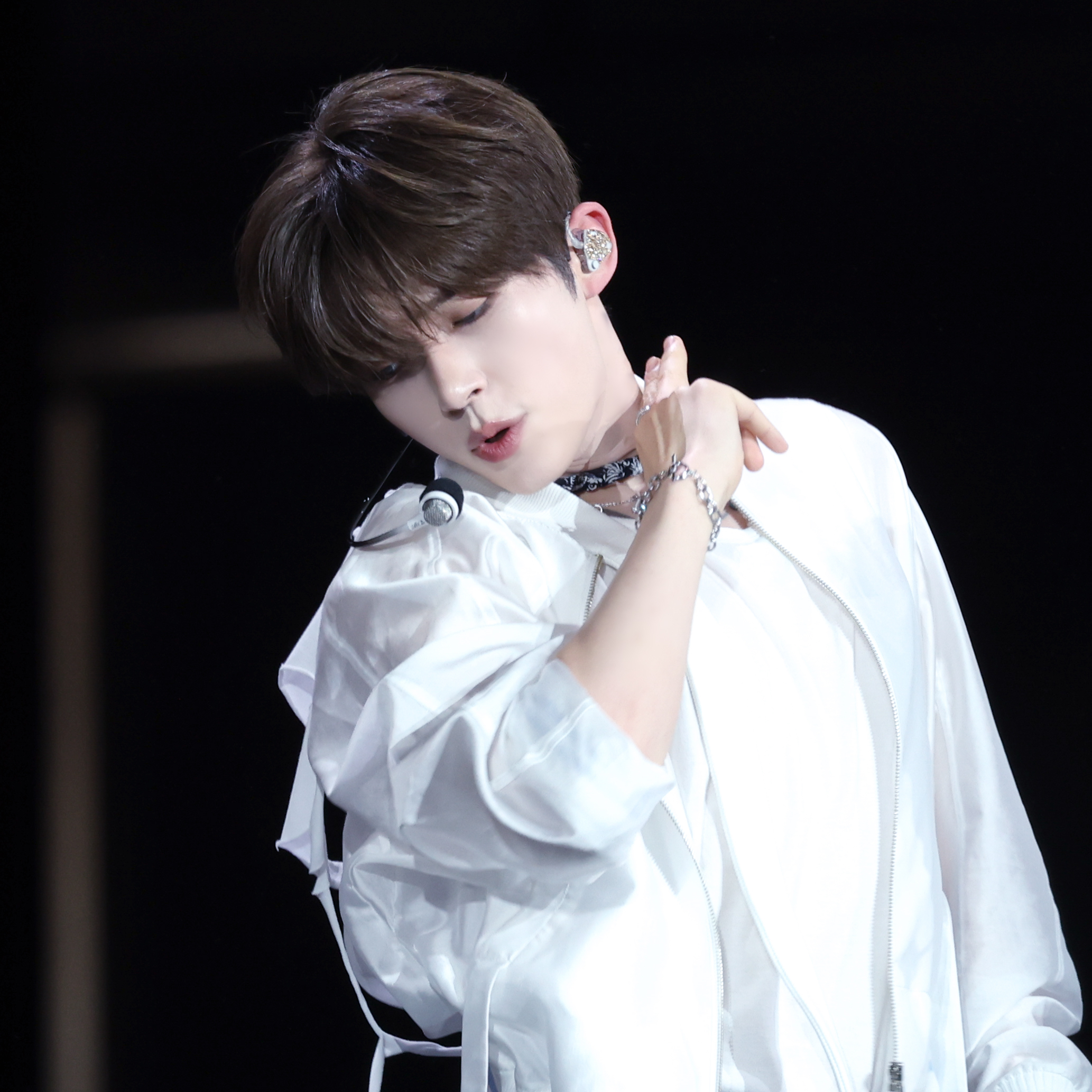 Latest photo of Sung Hanbin (ZEROBASEONE)