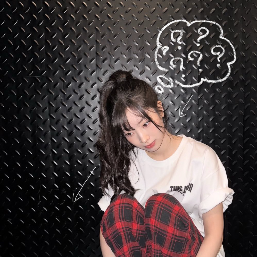 Behind-the-scenes cut of Dahyun (TWICE)