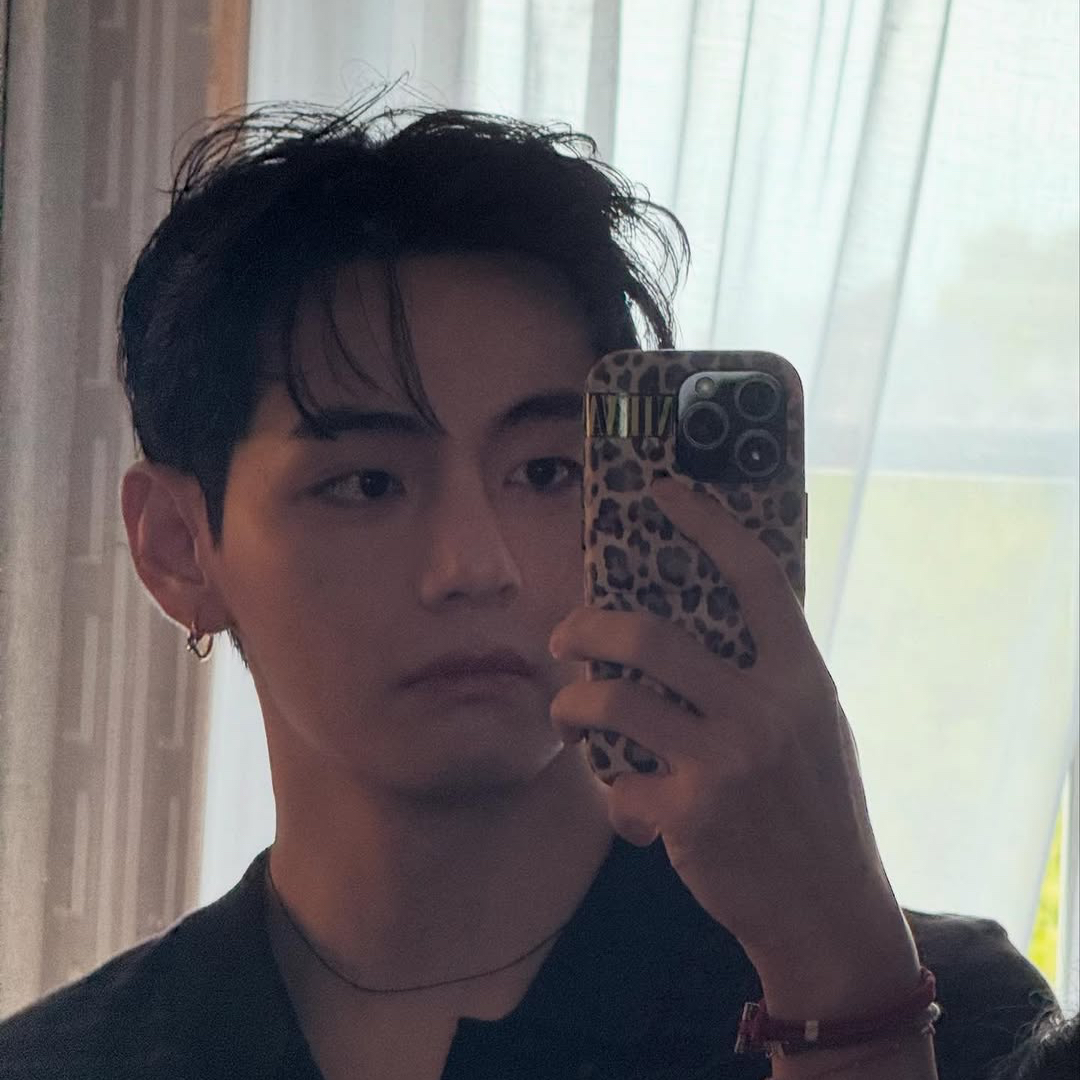 A moment captured by V (BTS)'s fan