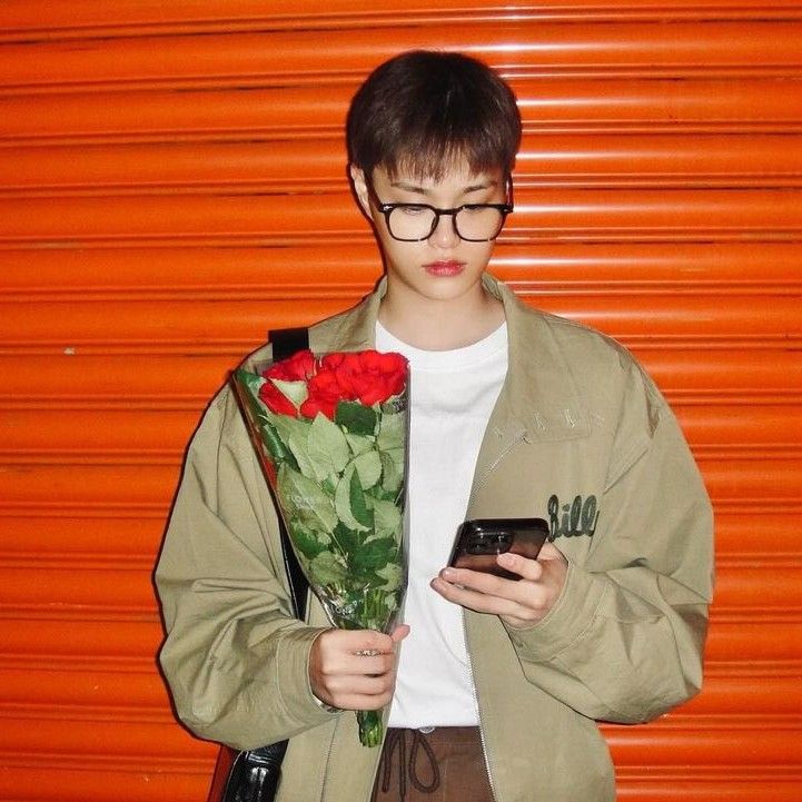 A moment captured by Lee Daehwi (AB6IX)'s fan