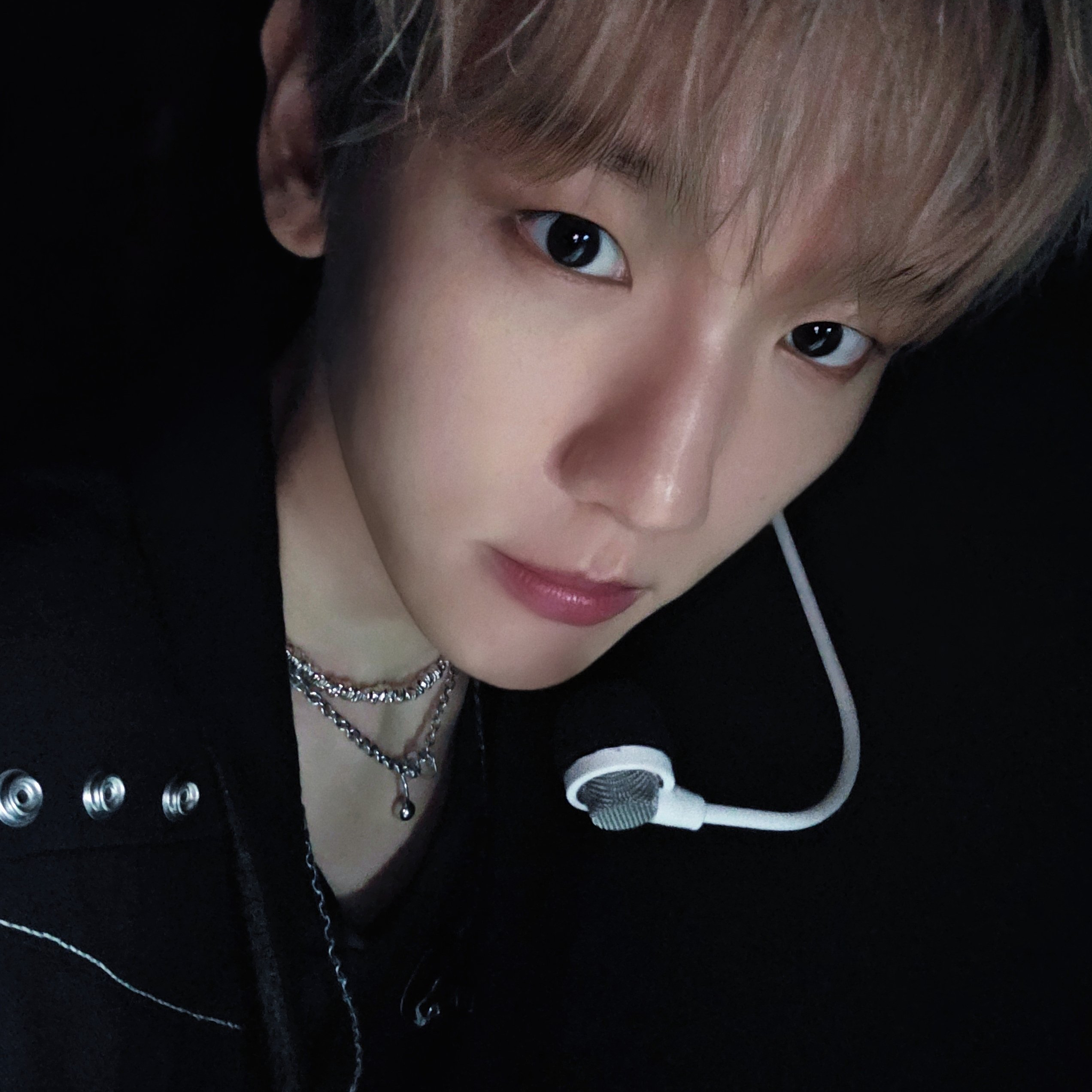 백현 (EXO)의 비하인드 컷