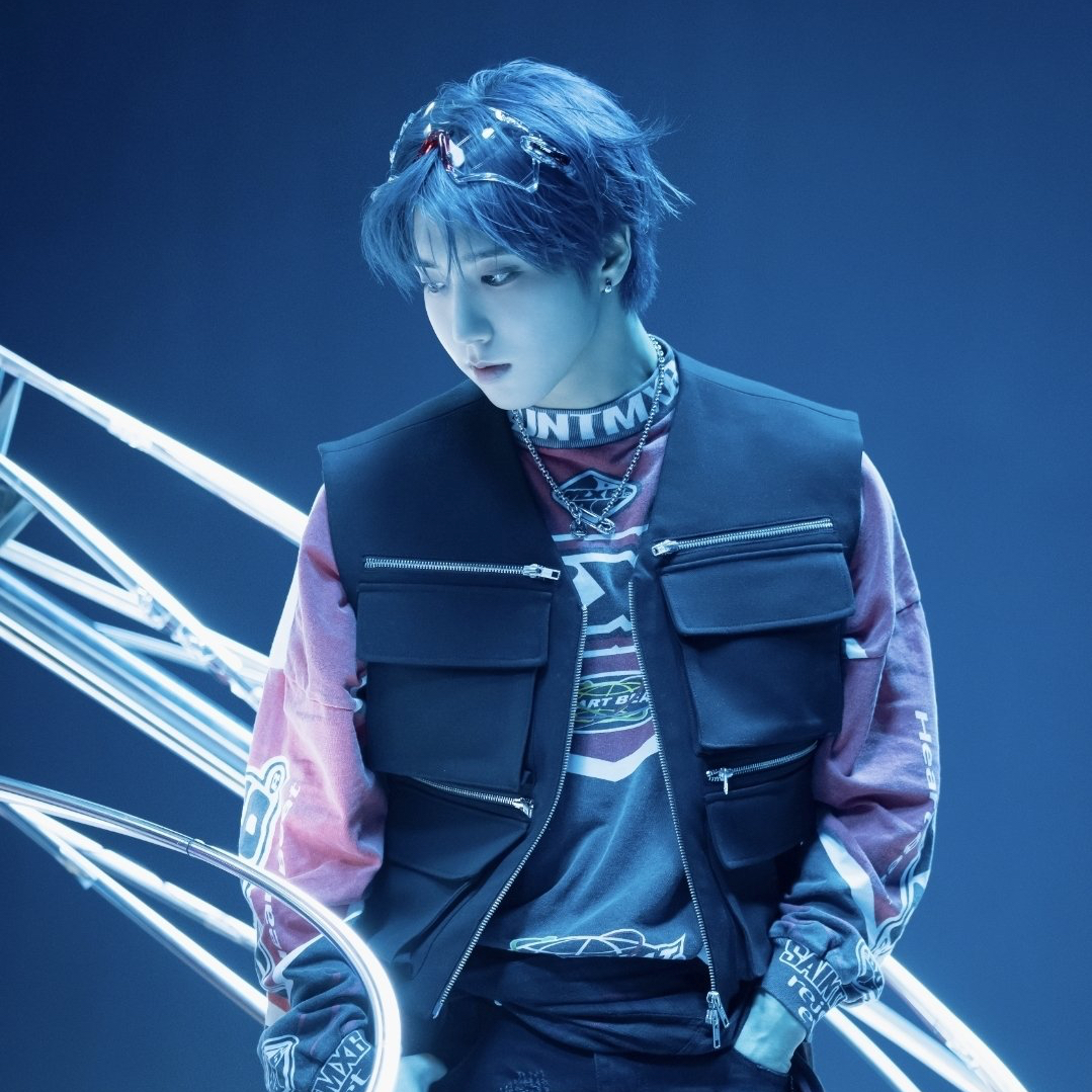 Latest photo of HAN (Stray Kids)