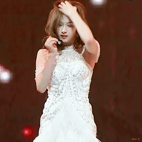 Momen yang diabadikan oleh penggemar Sana (TWICE)