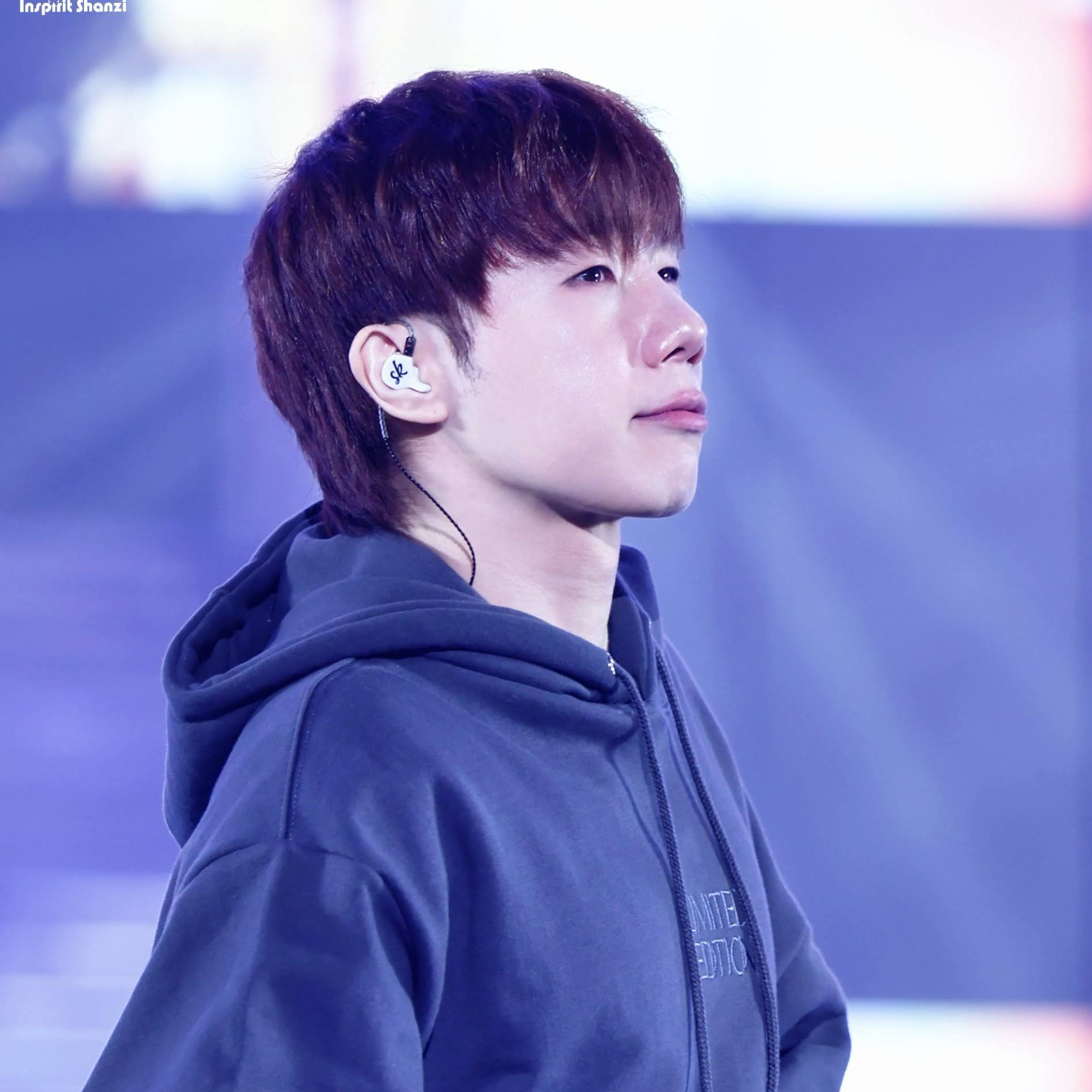 A moment captured by Sungkyu (INFINITE)'s fan