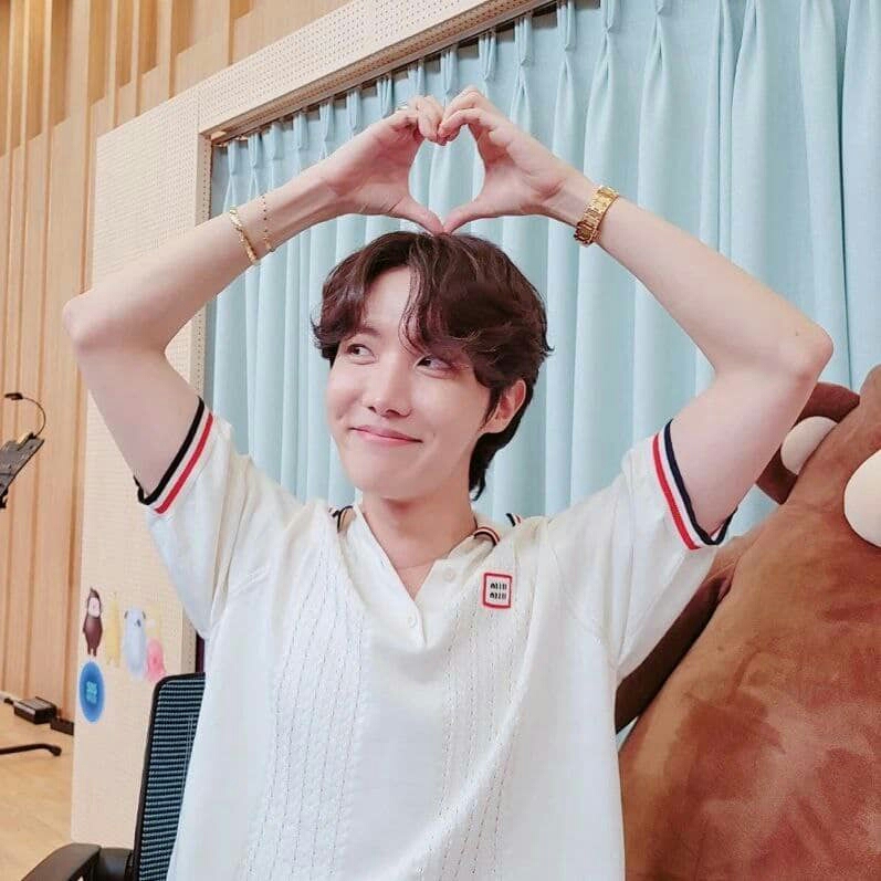 Behind-the-scenes cut of BTS