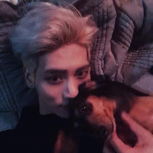 Behind-the-scenes cut of Jonghyun (SHINee)
