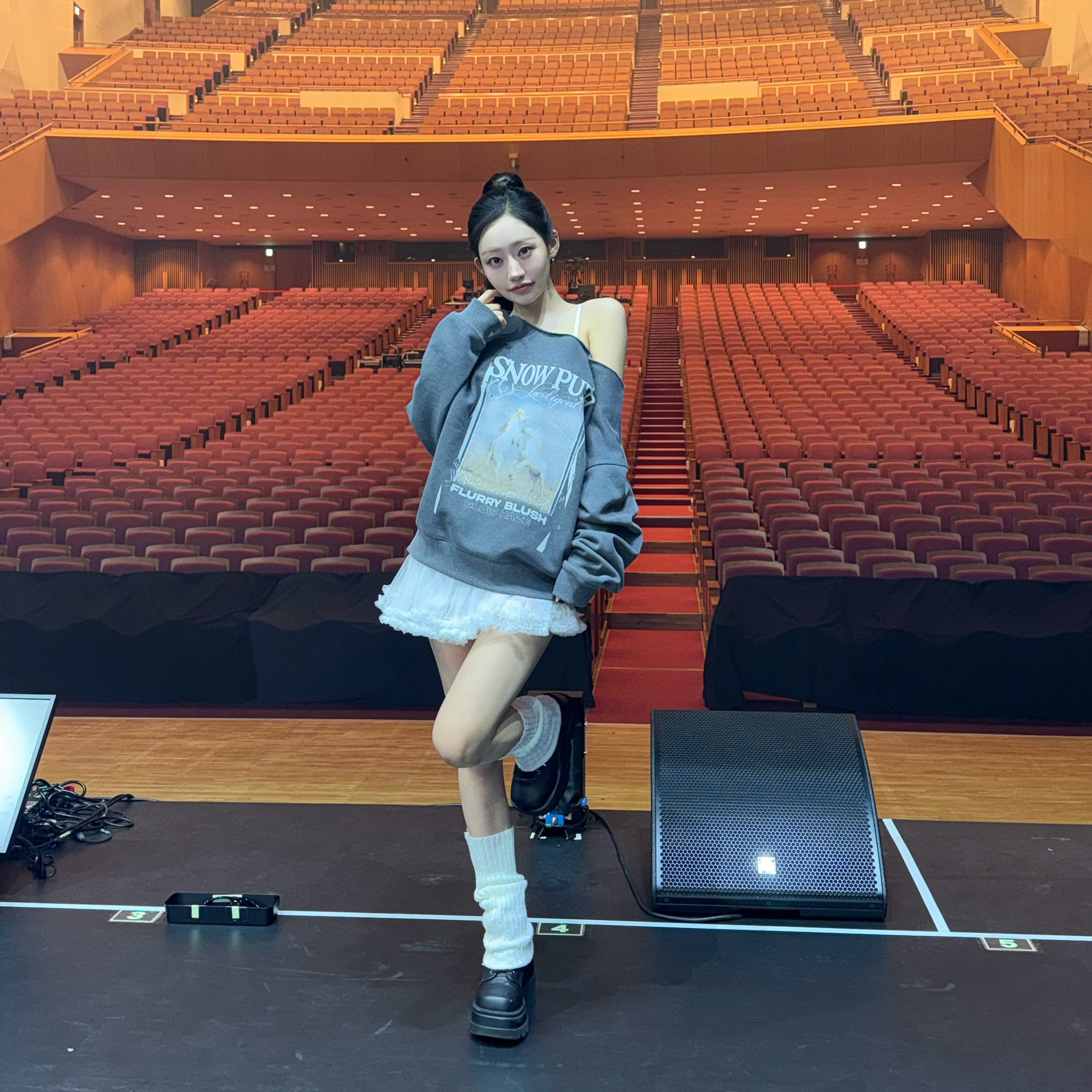 Behind-the-scenes cut of Julie (KISS OF LIFE)