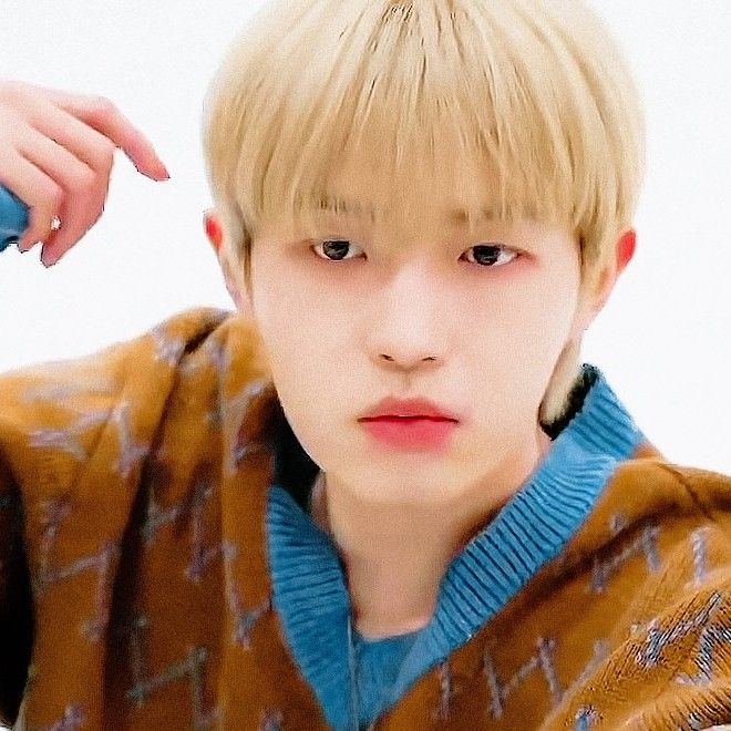 Behind-the-scenes cut of Kim Jaehwan