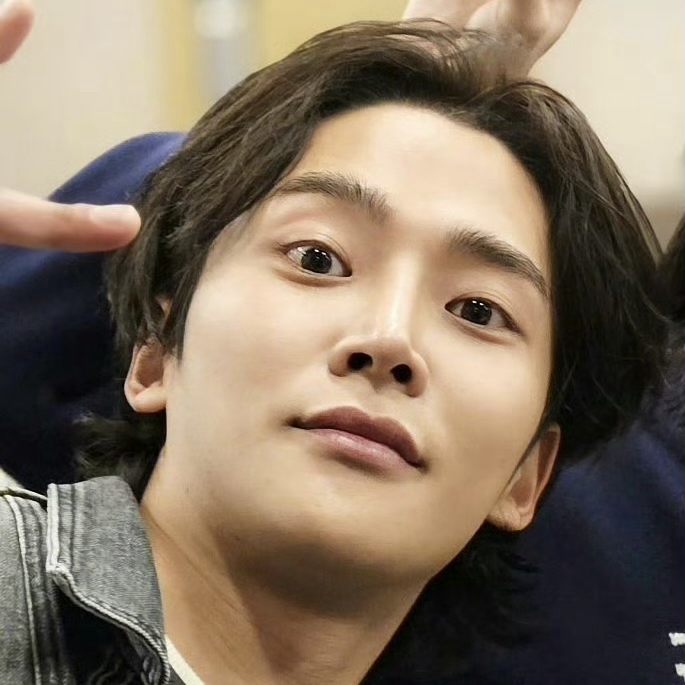 로운의 비하인드 컷