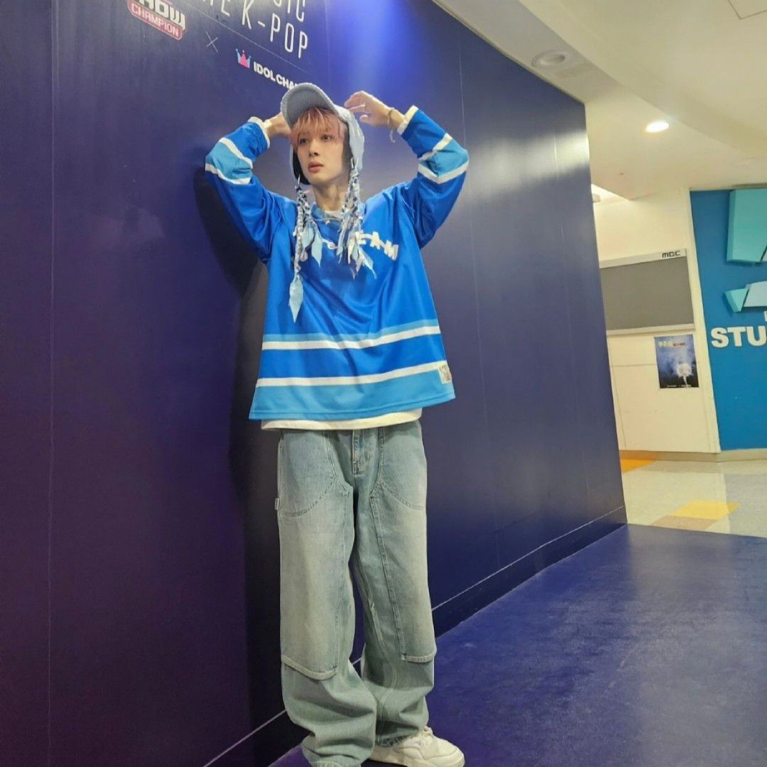 A moment captured by Hui (PENTAGON)'s fan