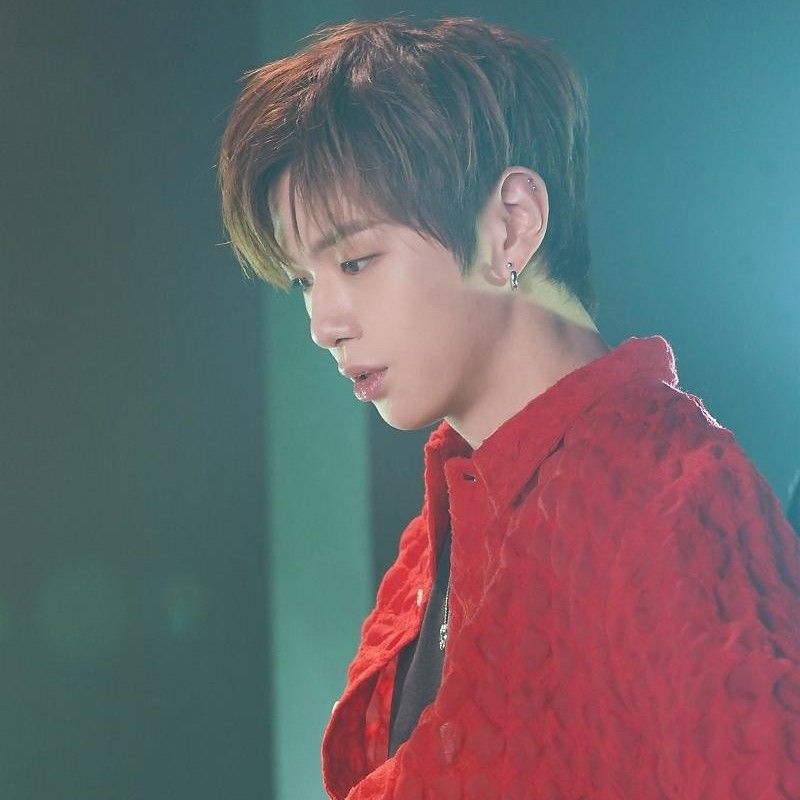 강다니엘의 비하인드 컷