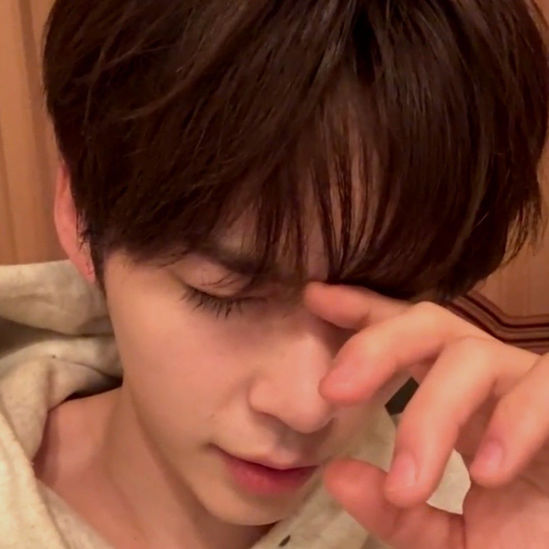Behind-the-scenes cut of Sung Hanbin (ZEROBASEONE)