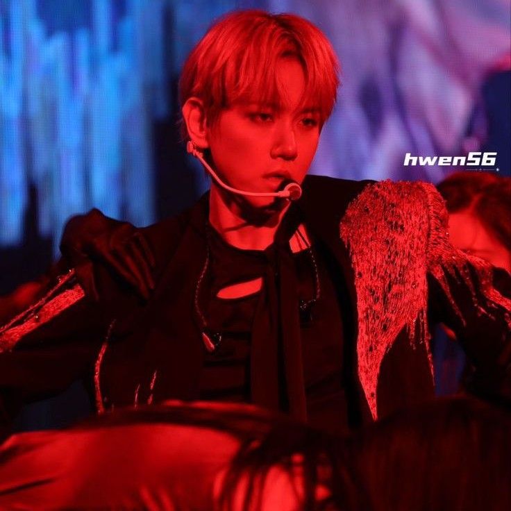 백현 (EXO)의 최신 사진