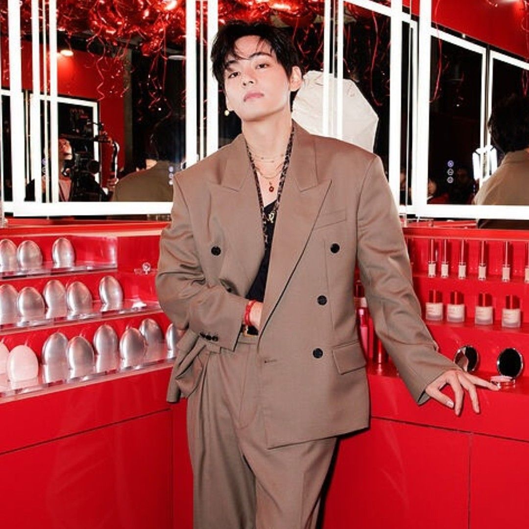 V (防彈少年團)的最新活動照片