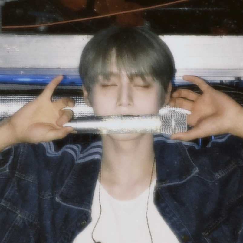 A moment captured by Kim Jiwoong (ZEROBASEONE)'s fan