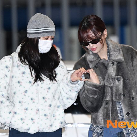 Behind-the-scenes cut of Momo (TWICE)