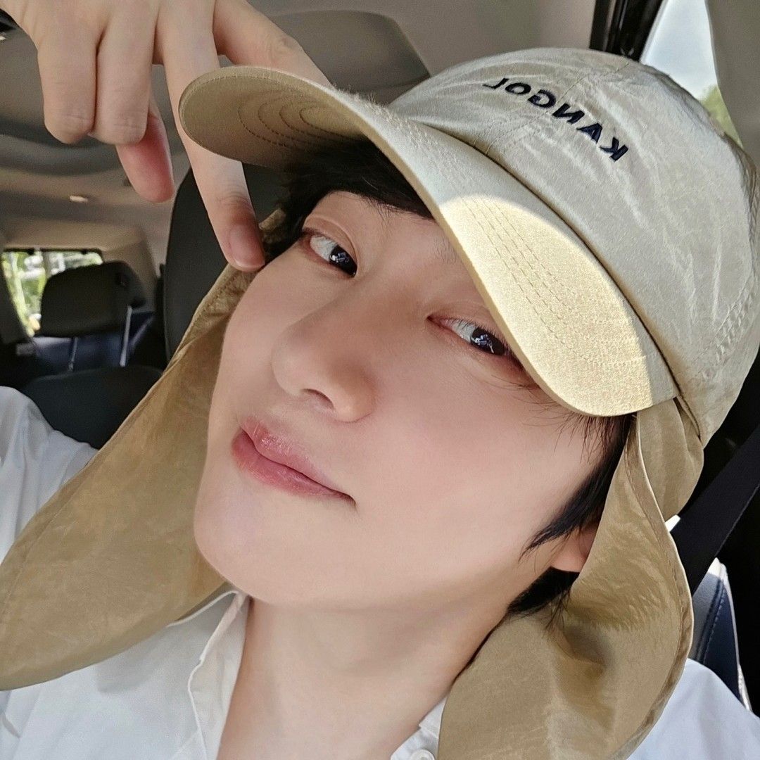Latest photo of Heechul (Super Junior)