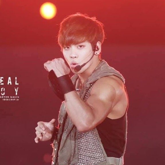 A moment captured by Jonghyun (SHINee)'s fan