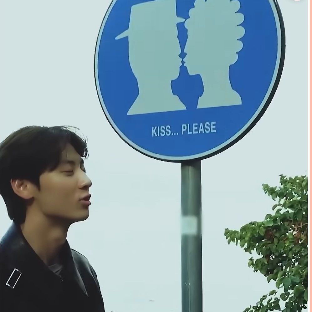 A moment captured by Hwang Minhyun's fan