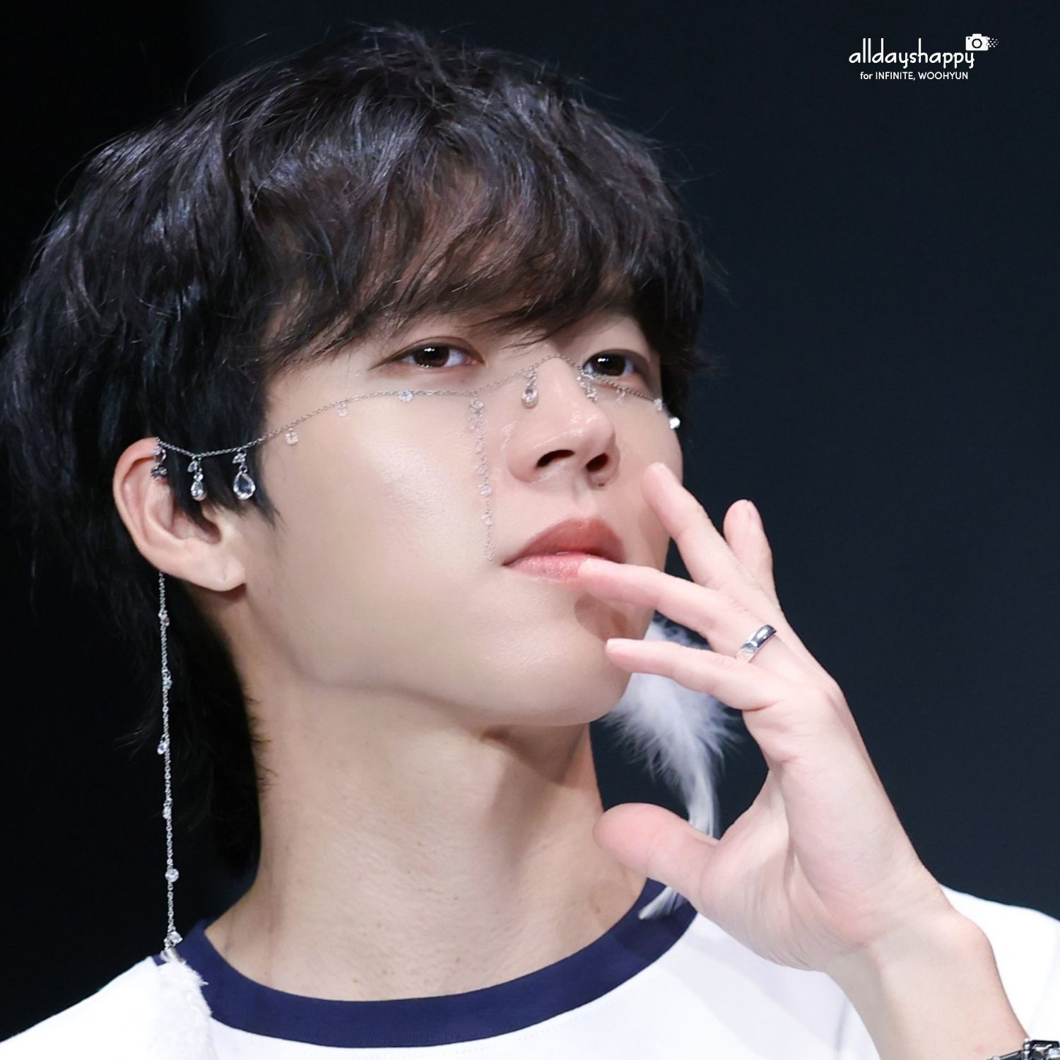 Behind-the-scenes cut of Woohyun (INFINITE)