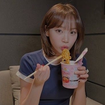 A moment captured by Kim Chaewon (LE SSERAFIM)'s fan