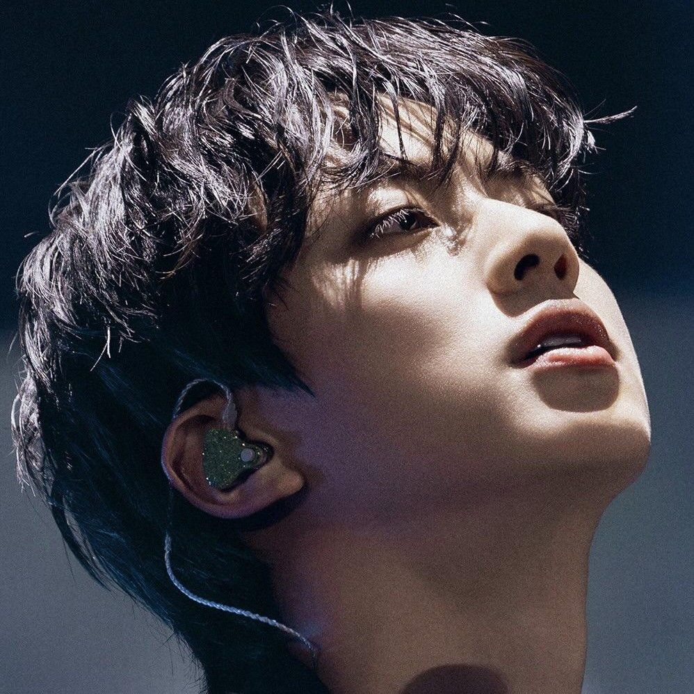 진 (방탄소년단)의 최신 사진