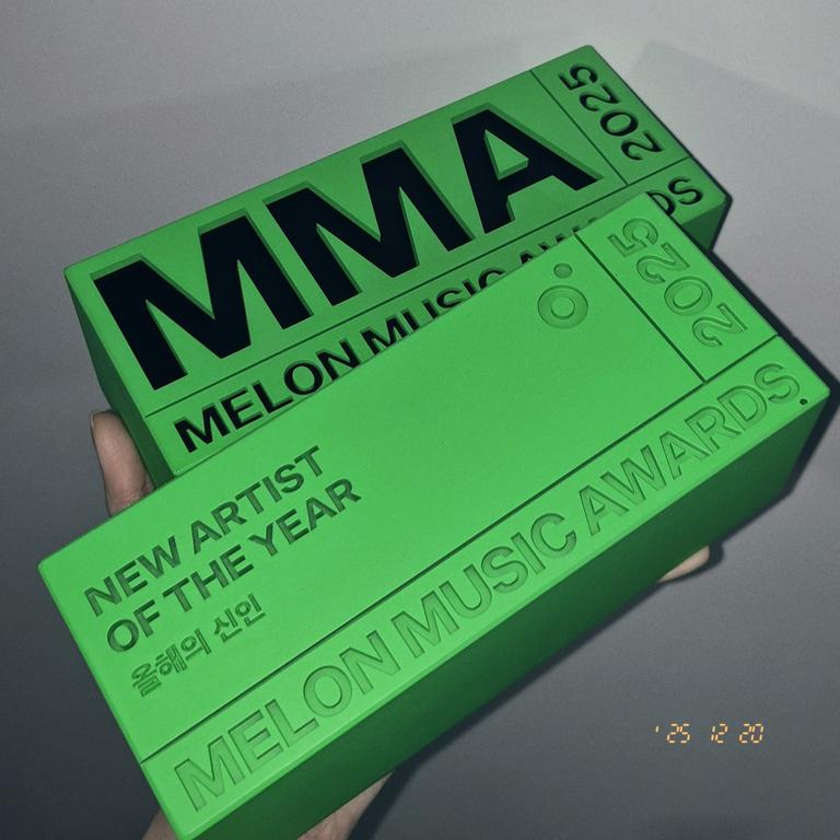 A moment captured by SECRET NUMBER's fan