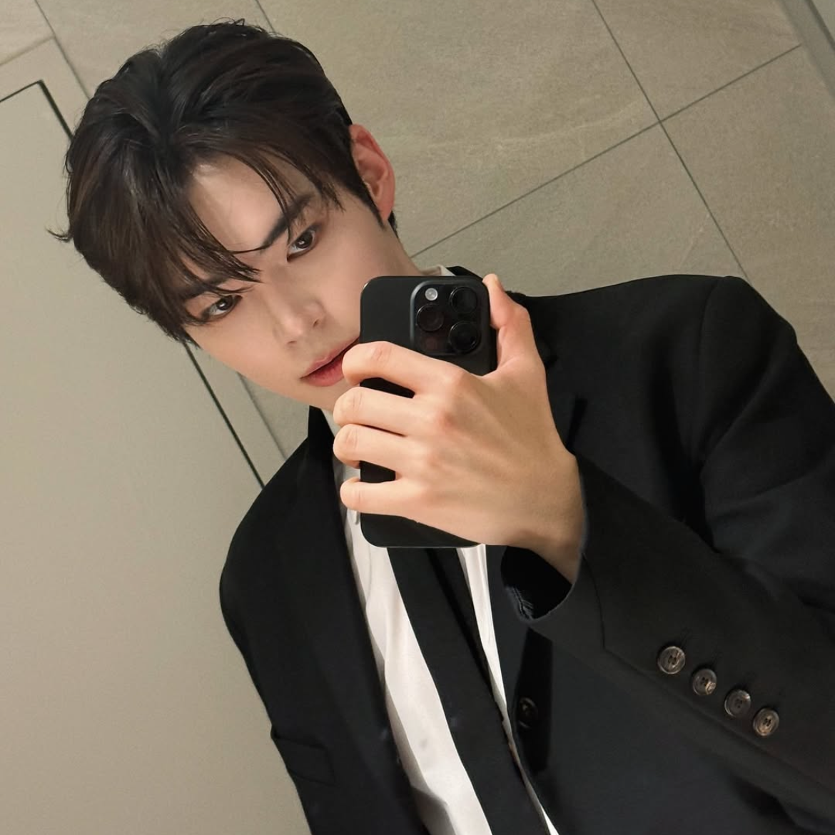 A moment captured by Sung Hanbin (ZEROBASEONE)'s fan