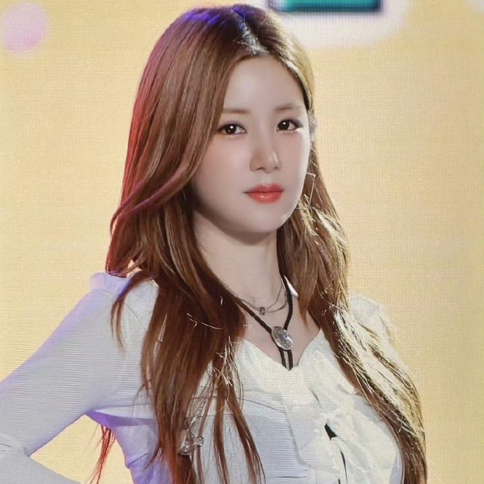 Latest photo of Park Chorong (Apink)