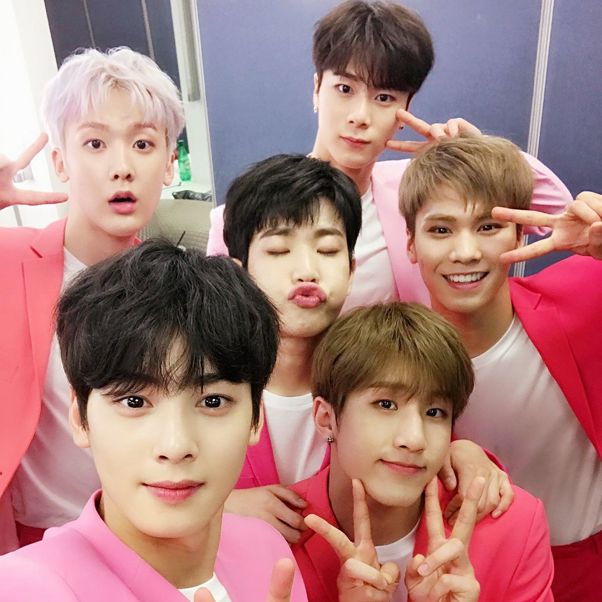 아스트로의 비하인드 컷