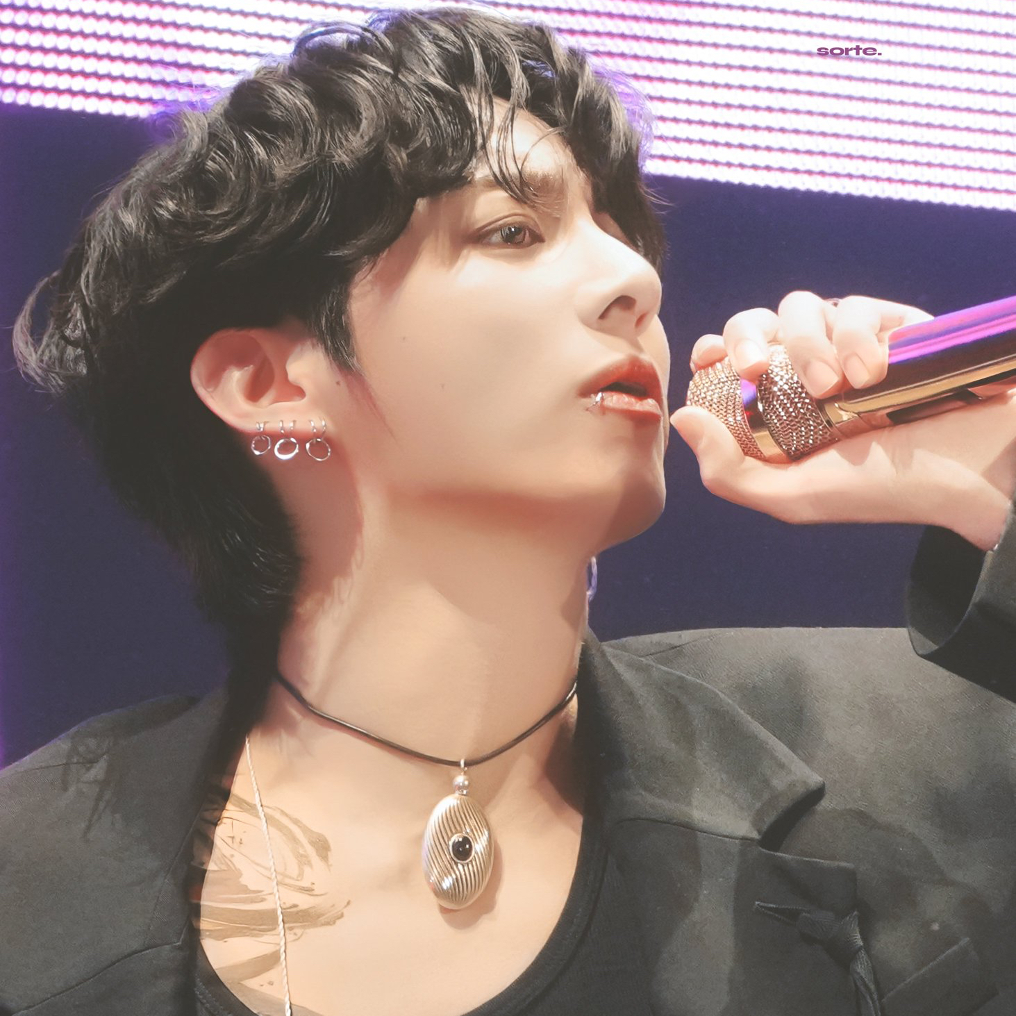 Foto aktivitas terbaru Jungkook (BTS)