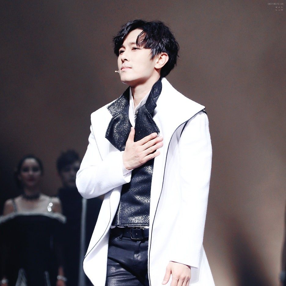 A moment captured by Kim Dongwan (SHINHWA)'s fan