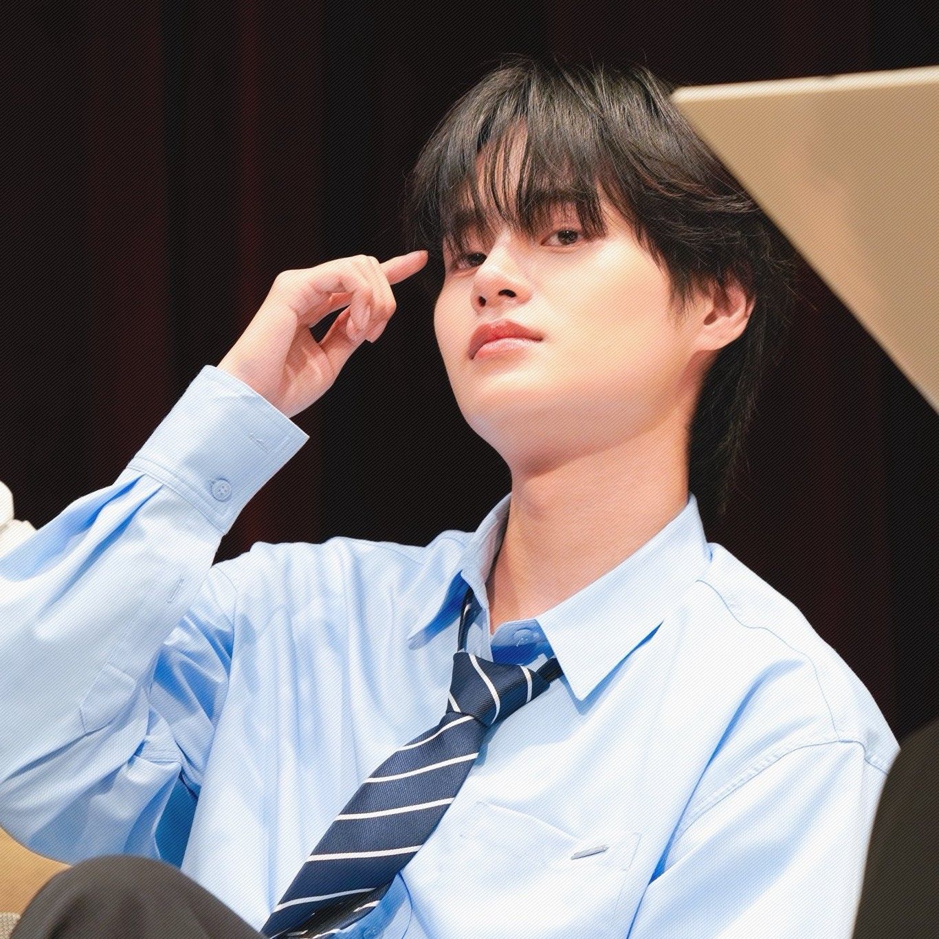 A moment captured by Lee Daehwi (AB6IX)'s fan