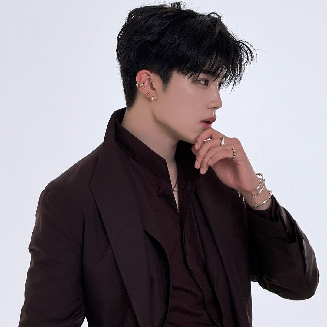 Behind-the-scenes cut of Park Gunwook (ZEROBASEONE)