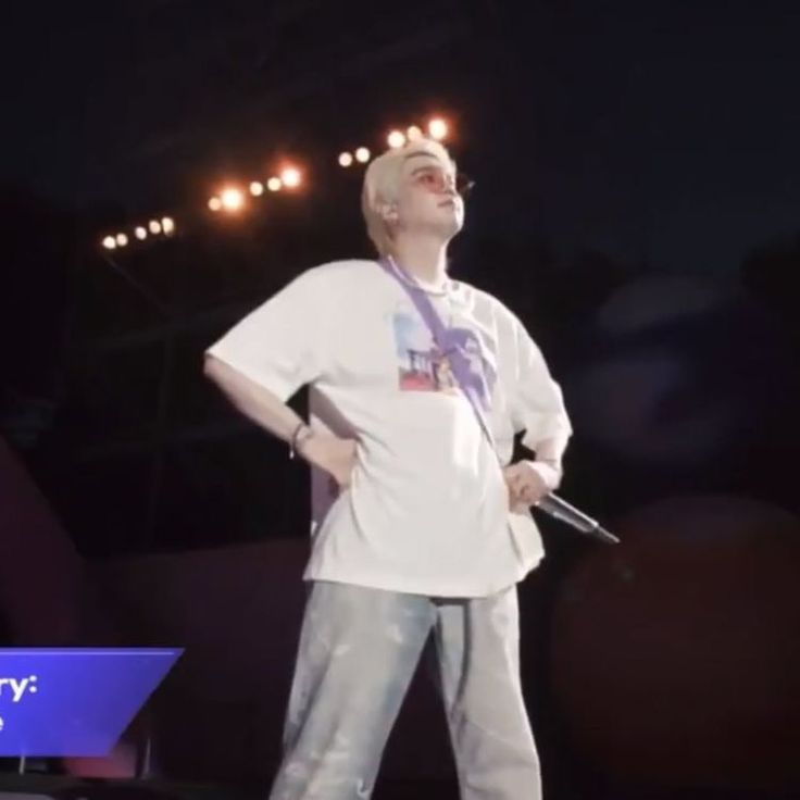 Foto aktivitas terbaru SUGA (BTS)