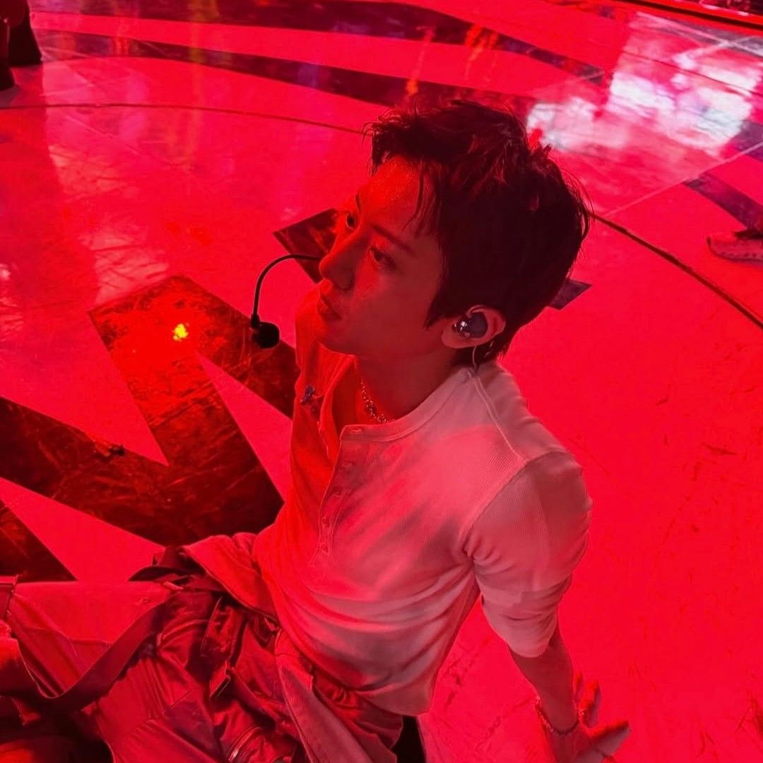 Recent activity shot of Chanyeol (EXO)