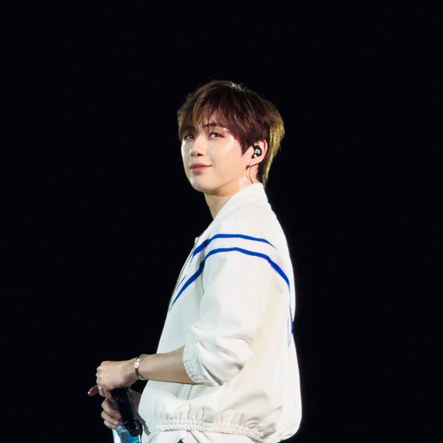 강다니엘의 비하인드 컷