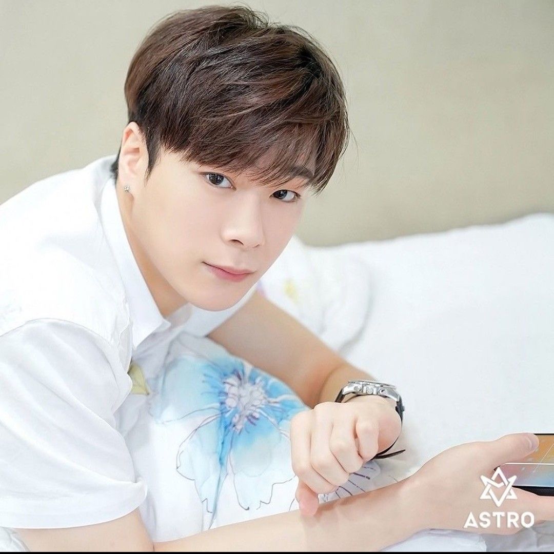 A moment captured by Moonbin (ASTRO)'s fan