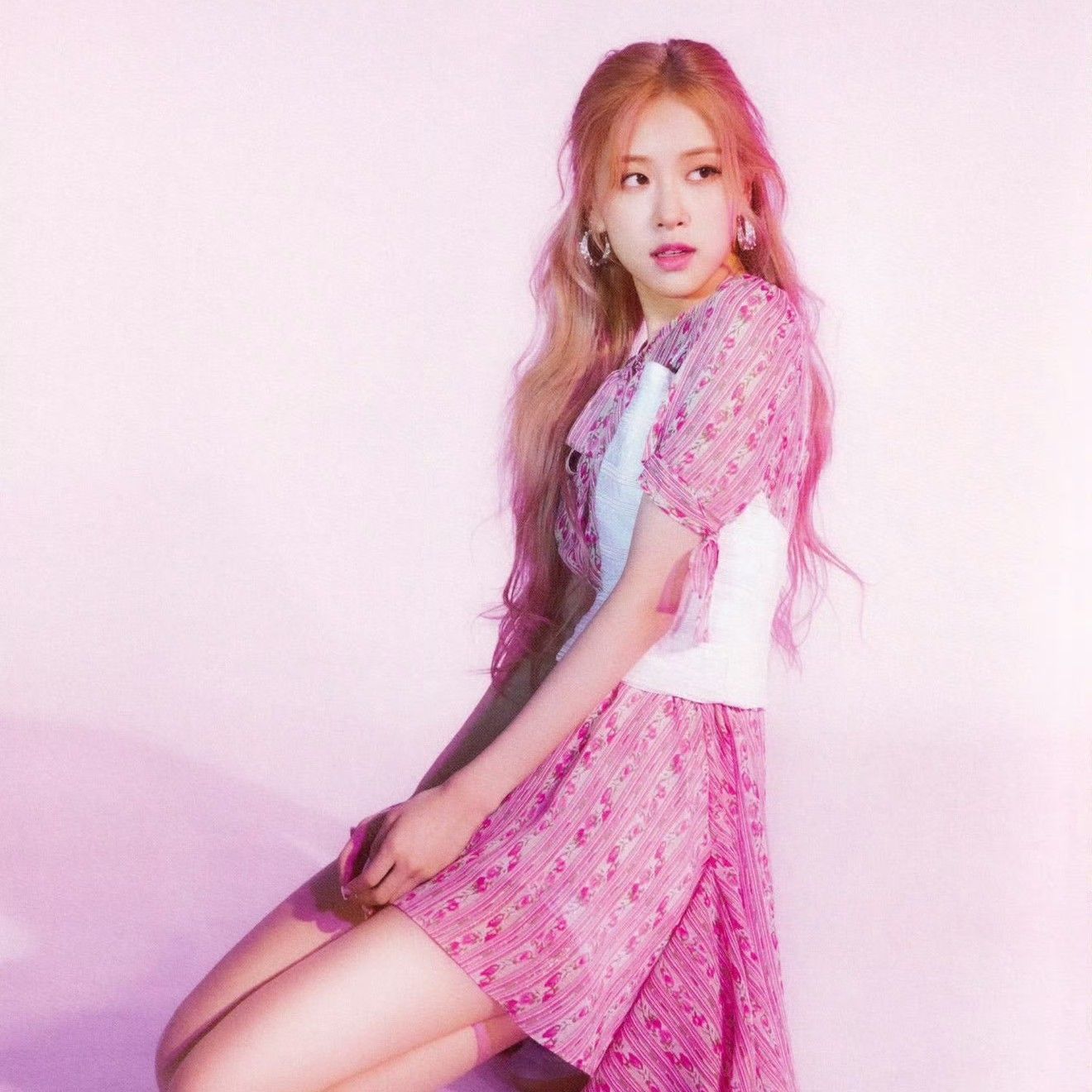 Behind-the-scenes cut of ROSÉ (BLACKPINK)