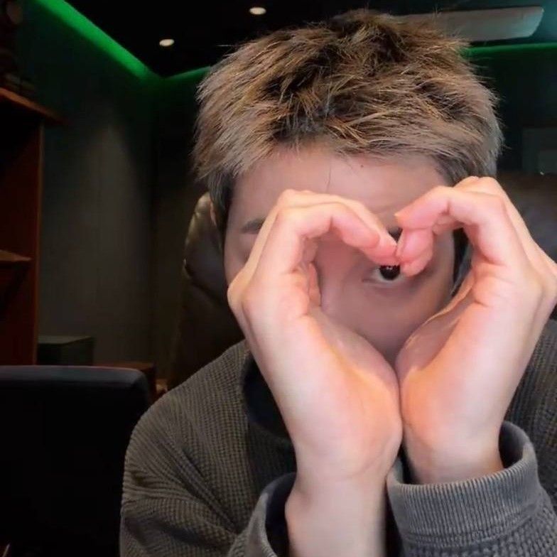 Momen yang diabadikan oleh penggemar RM (BTS)