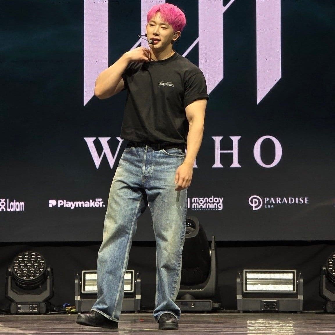 A moment captured by Wonho's fan