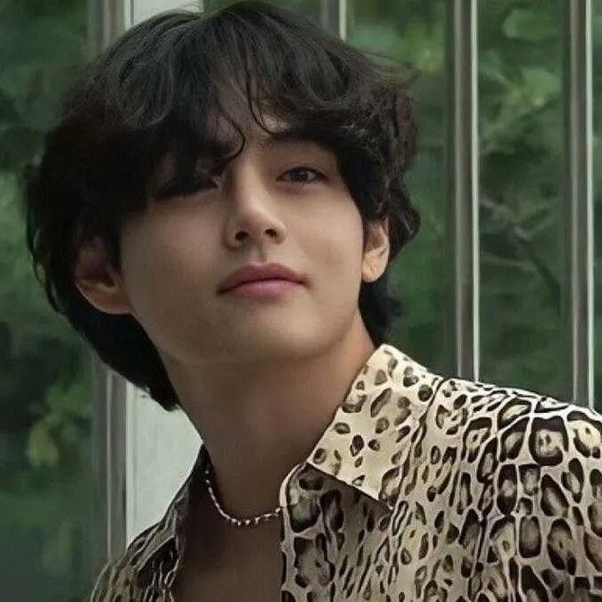 뷔 (방탄소년단) 최근 활동샷