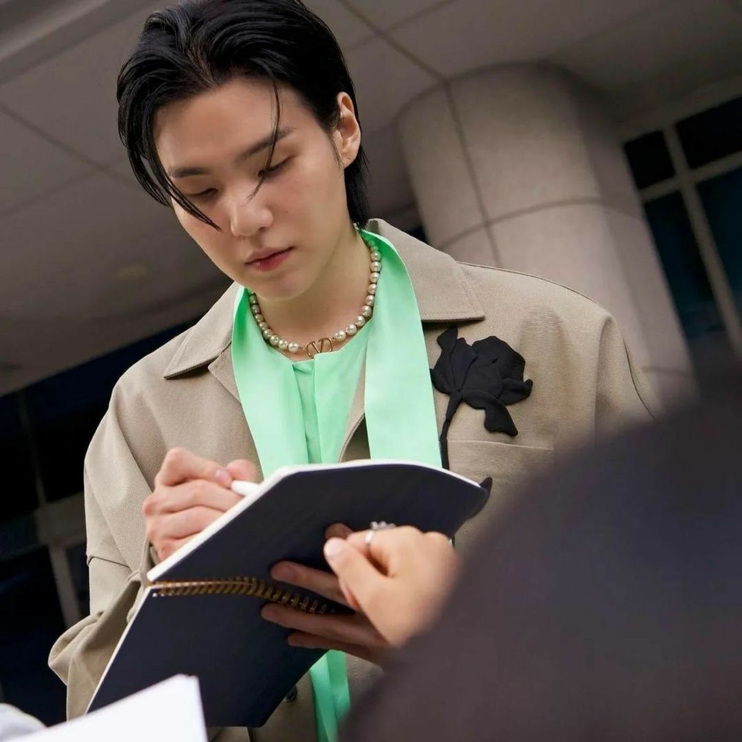 Potret di balik layar SUGA (BTS)