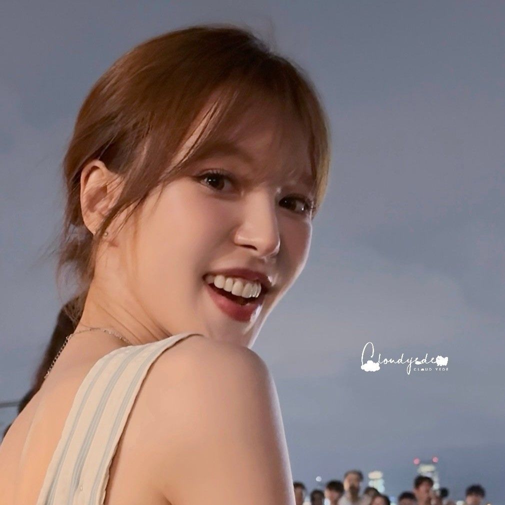 Behind-the-scenes cut of Wendy (Red Velvet)