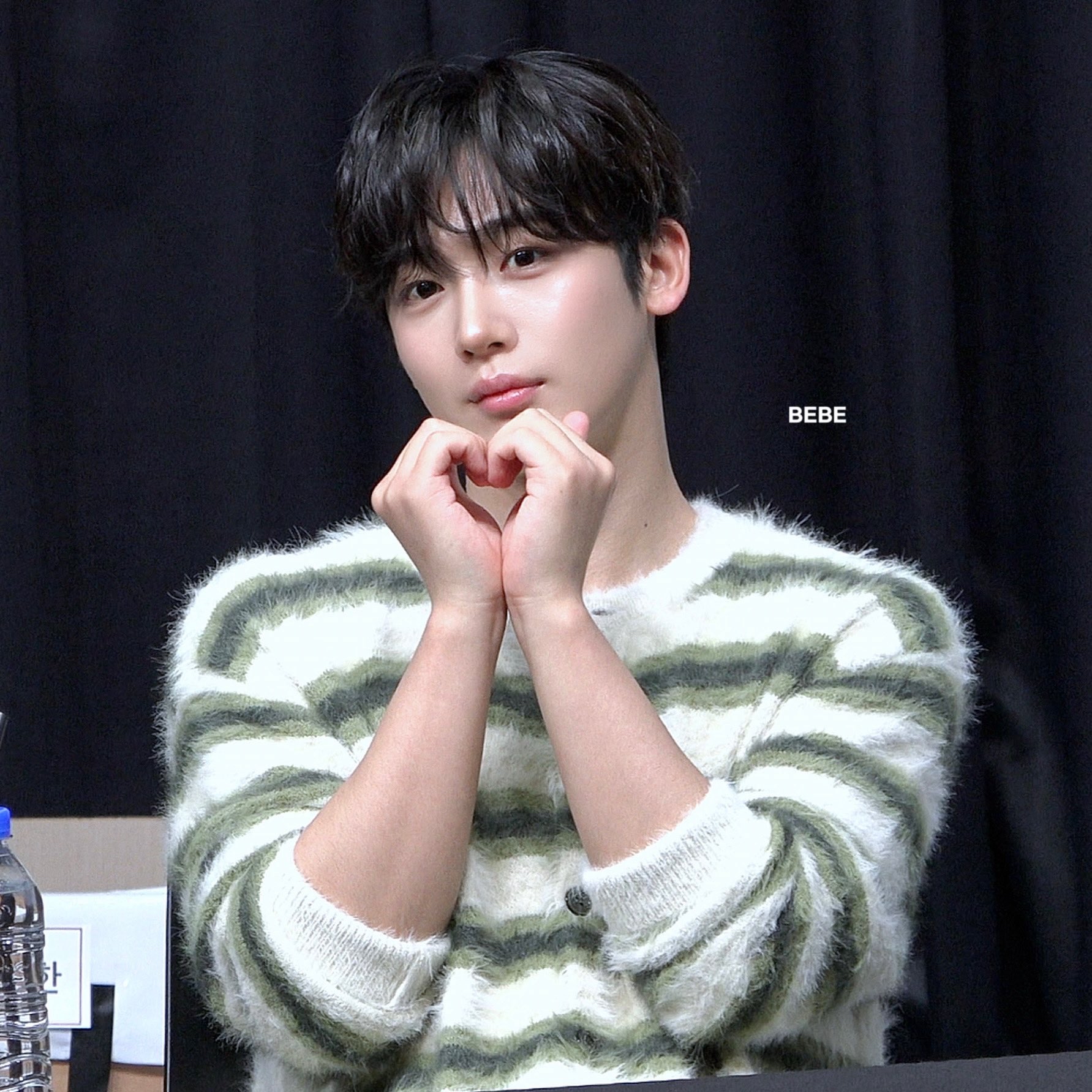 A moment captured by Kim Yohan (WEi)'s fan